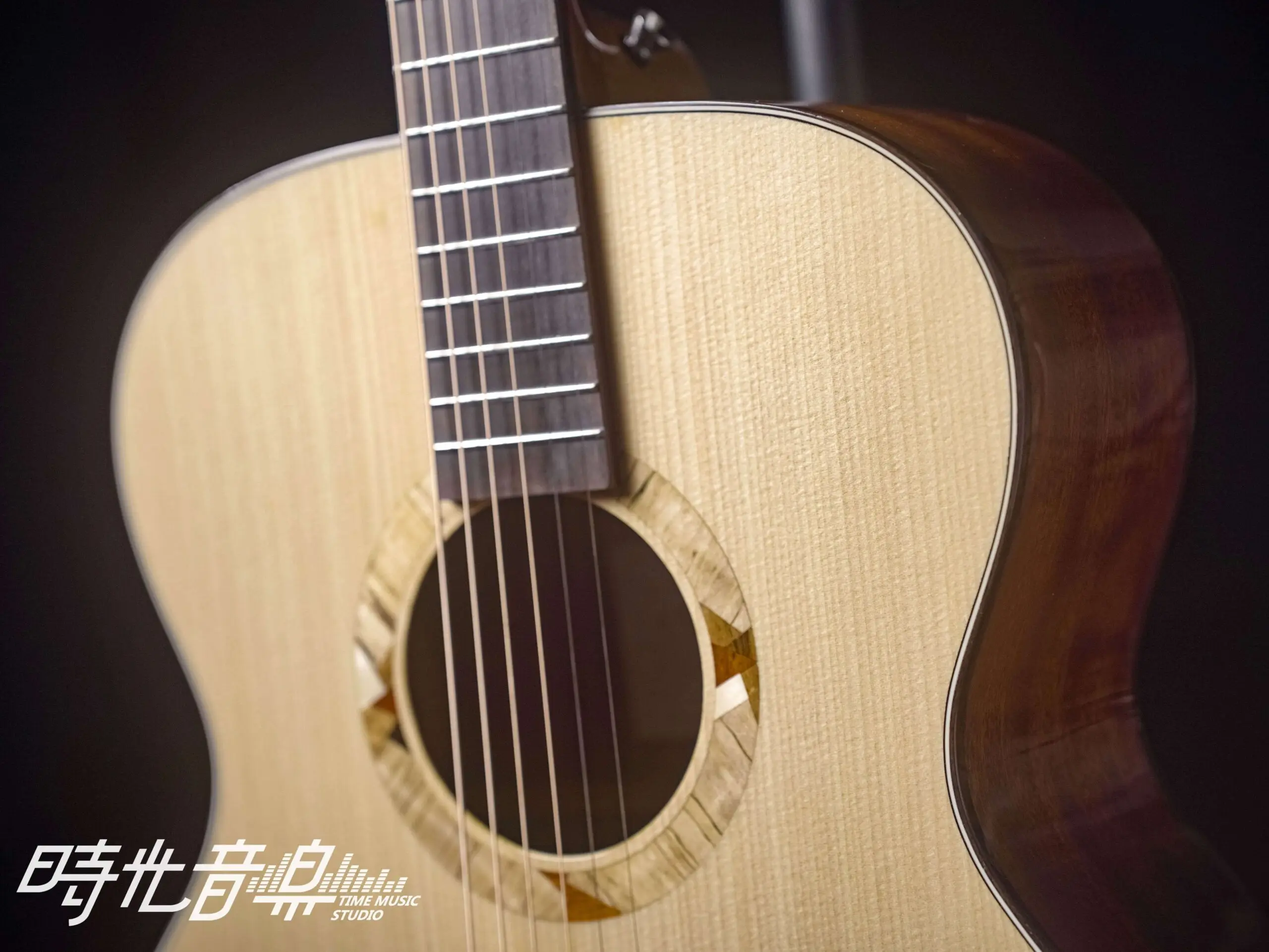 Veelah V2 Om 民謠吉他 面單 附卡其色袋子2 Scaled 1