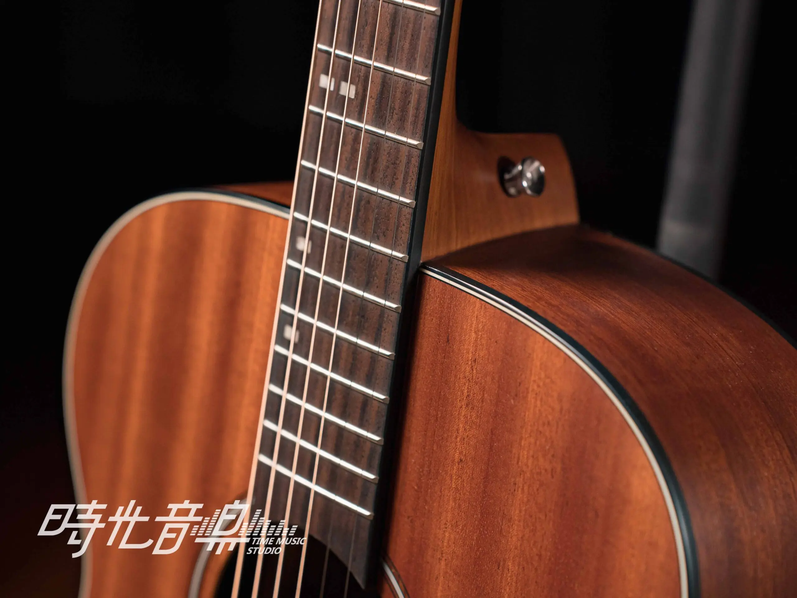 00000004 Veelah Vomm 全桃花心木 合板 40吋 Scaled 1