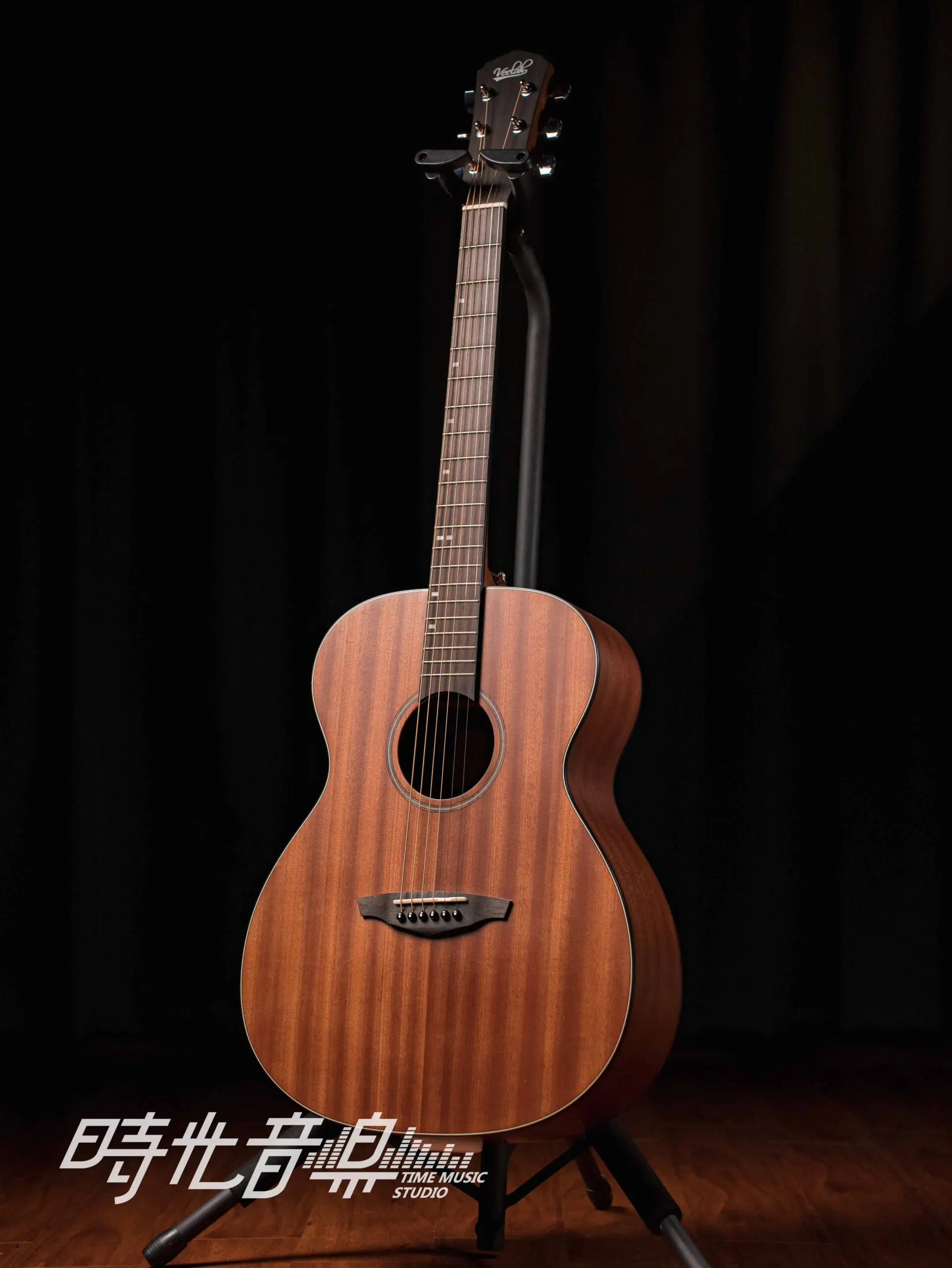 00000001 Veelah Vomm 全桃花心木 合板 40吋 Scaled 1