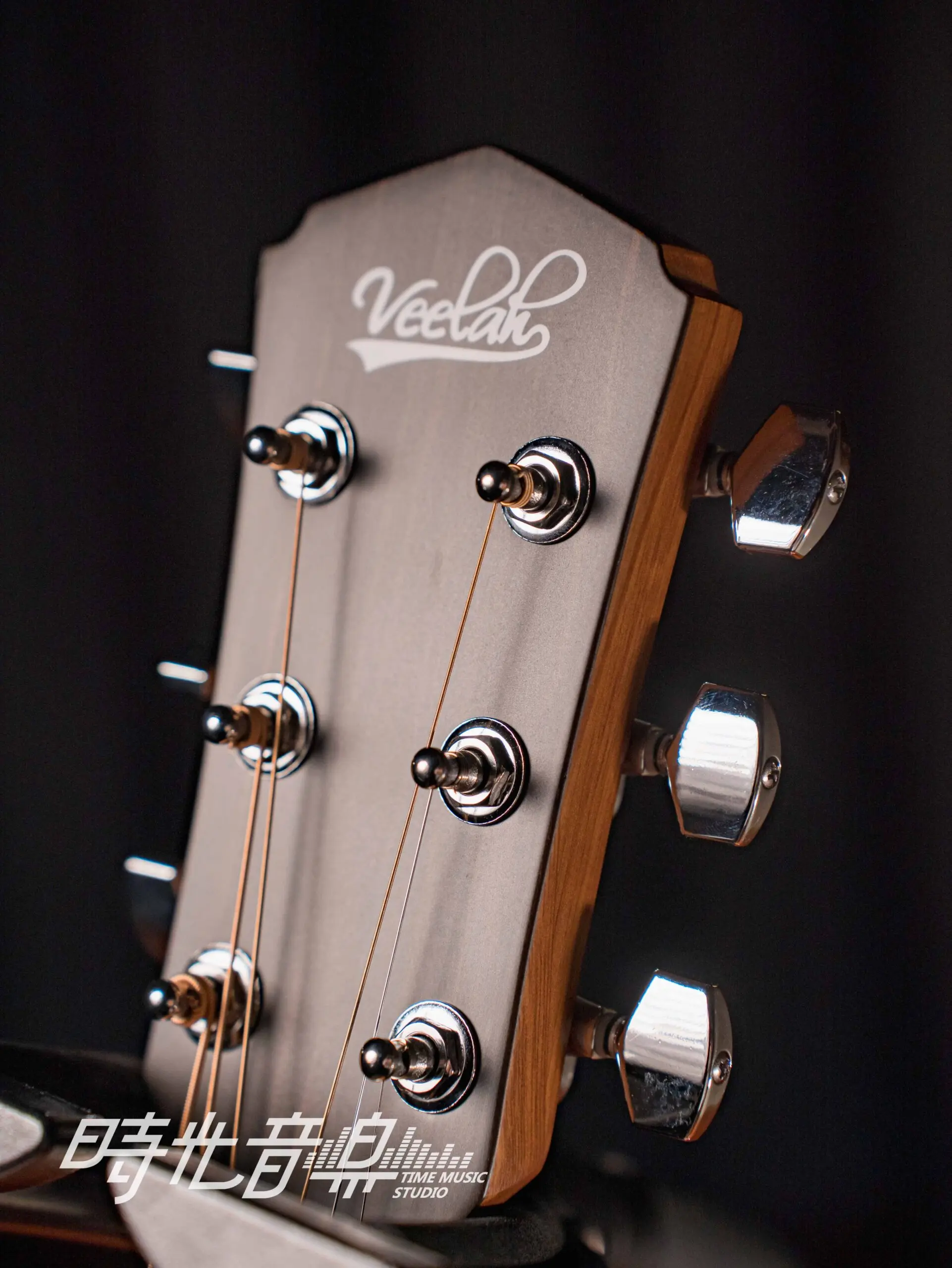 00000006 Veelah Vomm 全桃花心木 合板 40吋 Scaled 1