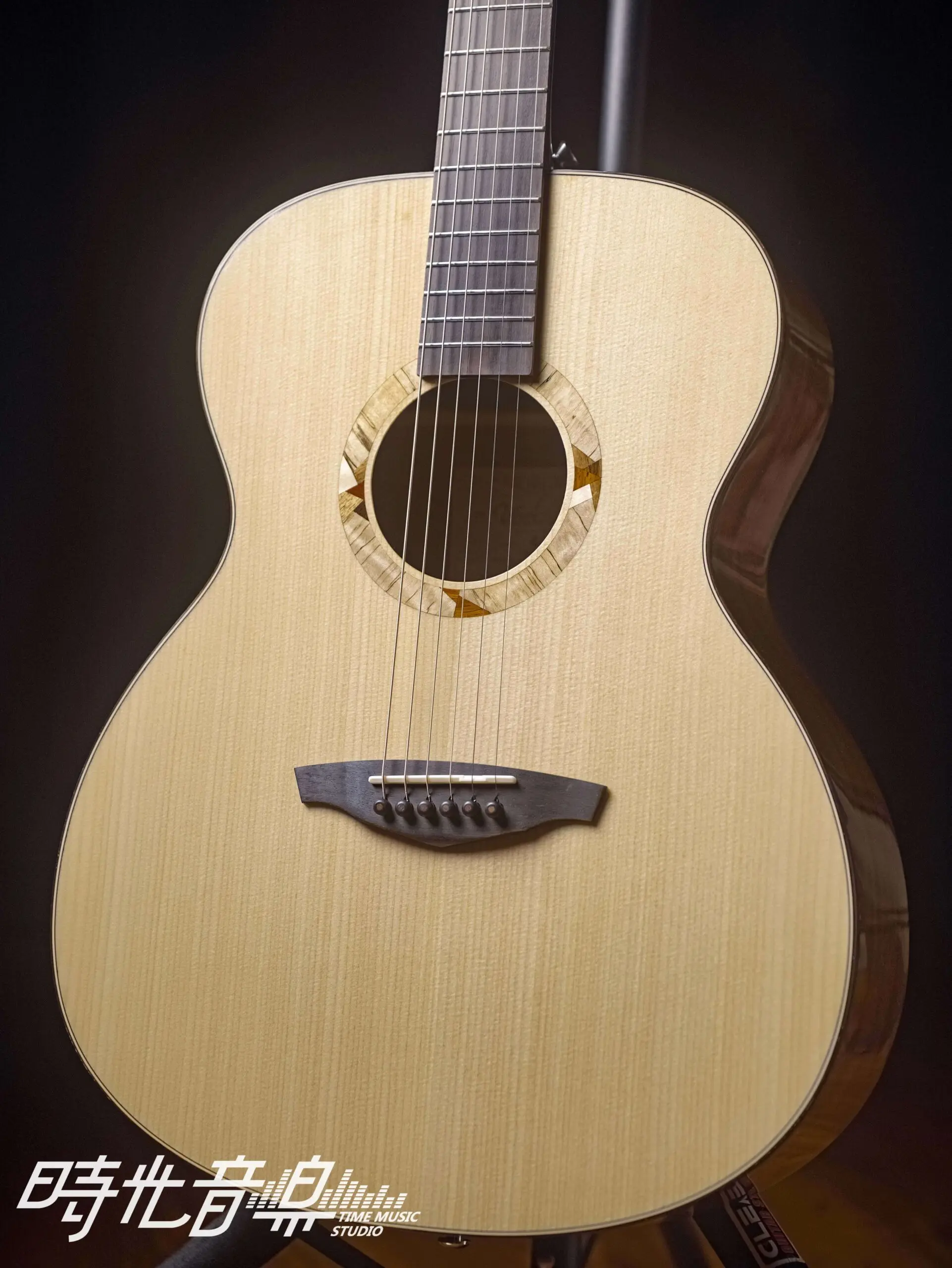 Veelah V2 Om 民謠吉他 面單 附卡其色袋子3 Scaled 1